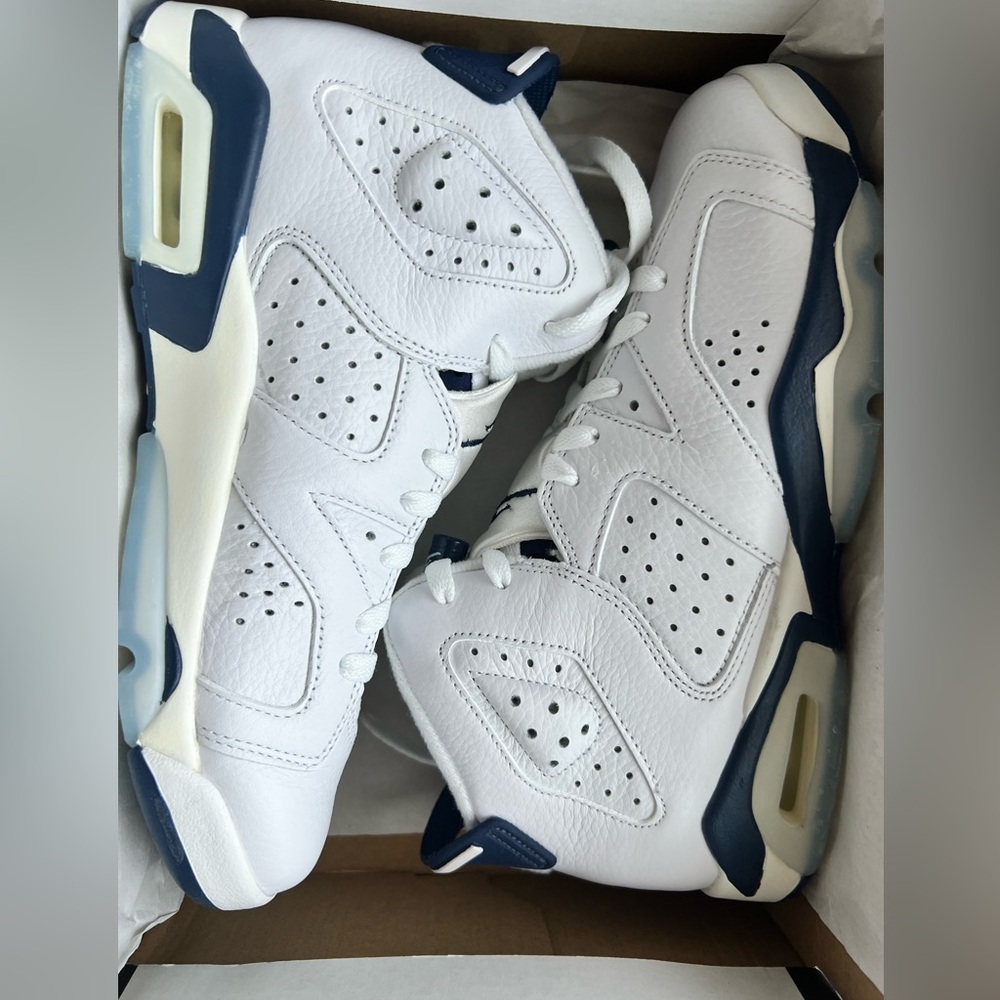 Jordan 6 Retro in White and Midnight Navy - Size 7Y